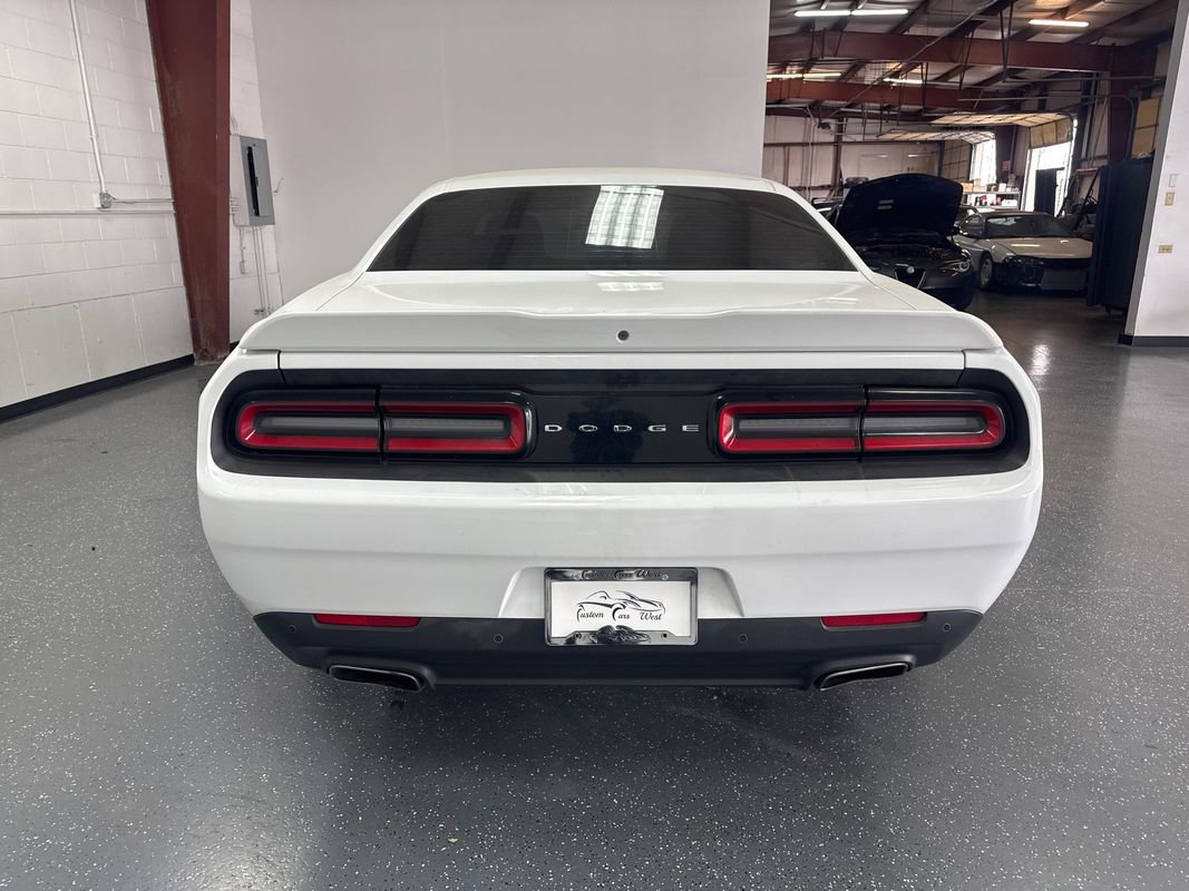 Used 2016 Dodge Challenger SXT w/ Driver Convenience Group image 5
