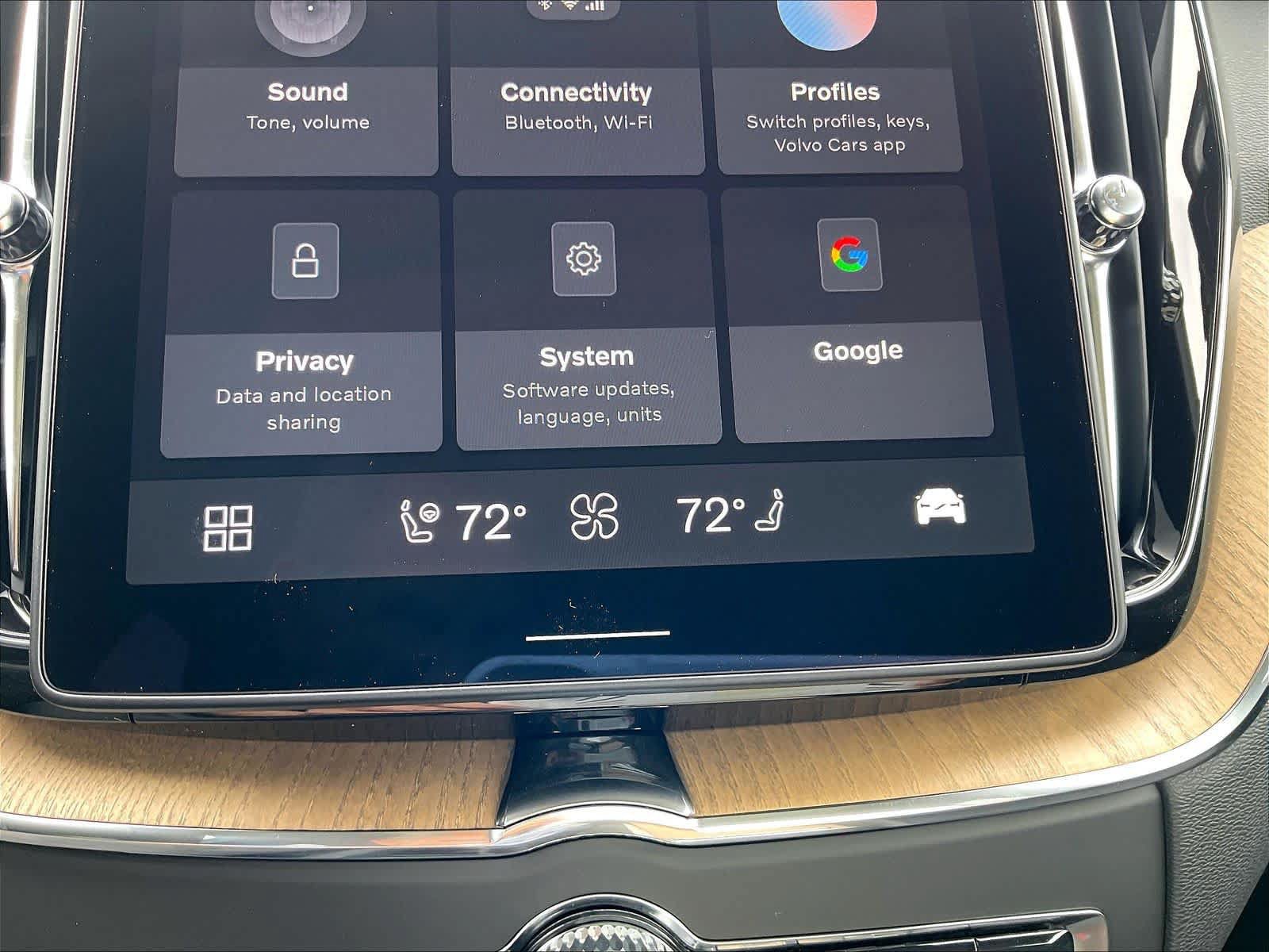 New 2026 Volvo XC60 T8 Plus w/ Climate Package PRO AWD/4WD image 22