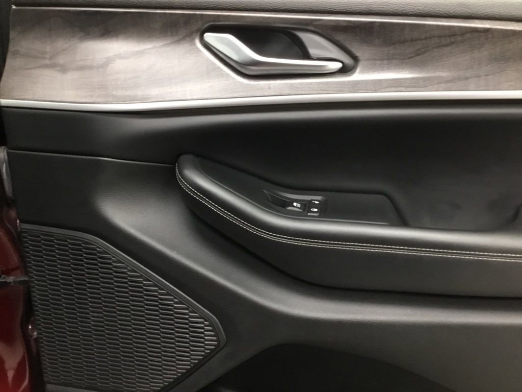 Used 2023 Jeep Grand Cherokee Limited image 24