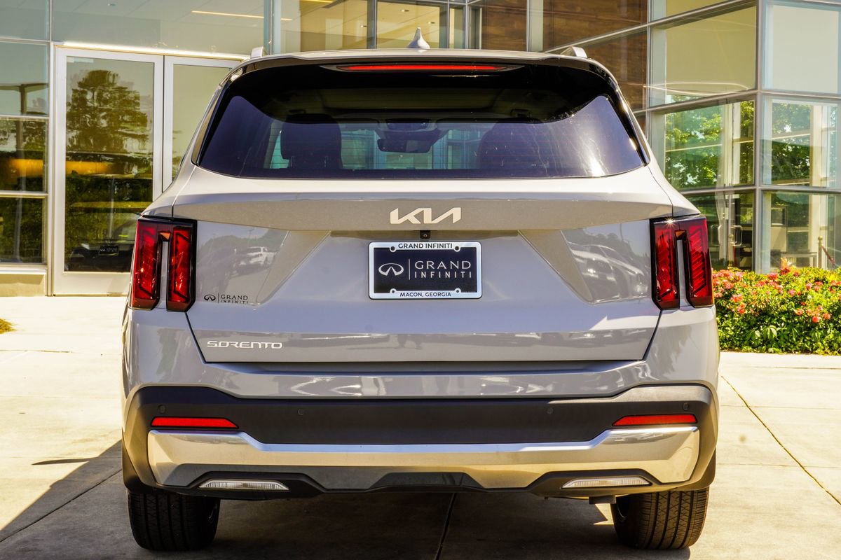Used 2025 Kia Sorento EX w/ Panoramic Sunroof Package FWD image 11