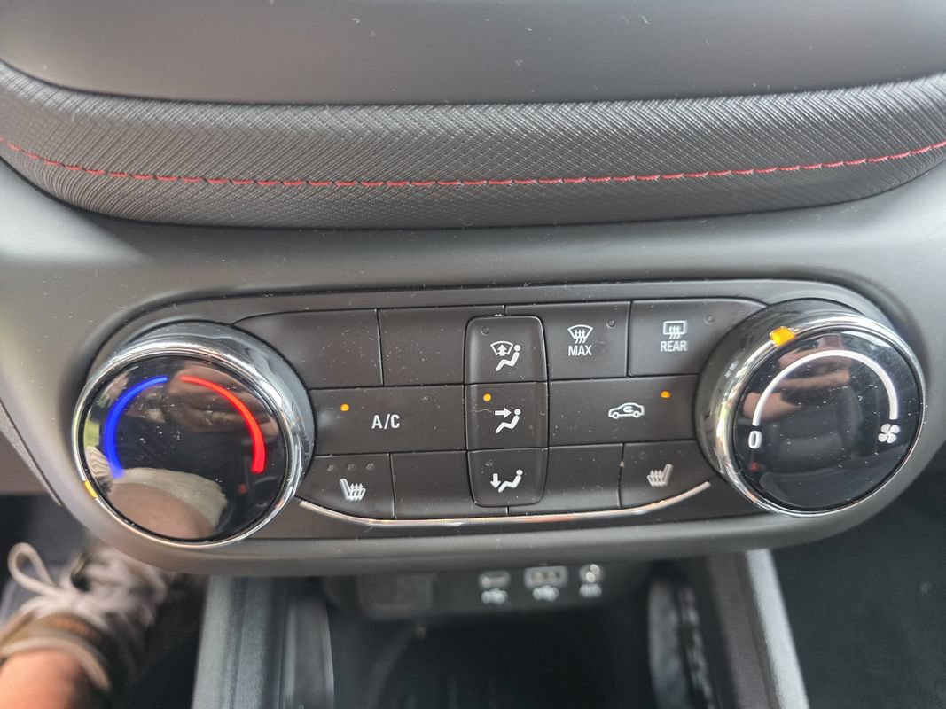 Used 2022 Chevrolet TrailBlazer RS FWD image 27