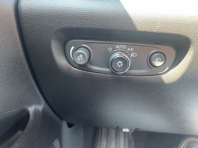 Used 2020 Chevrolet Traverse LT image 16