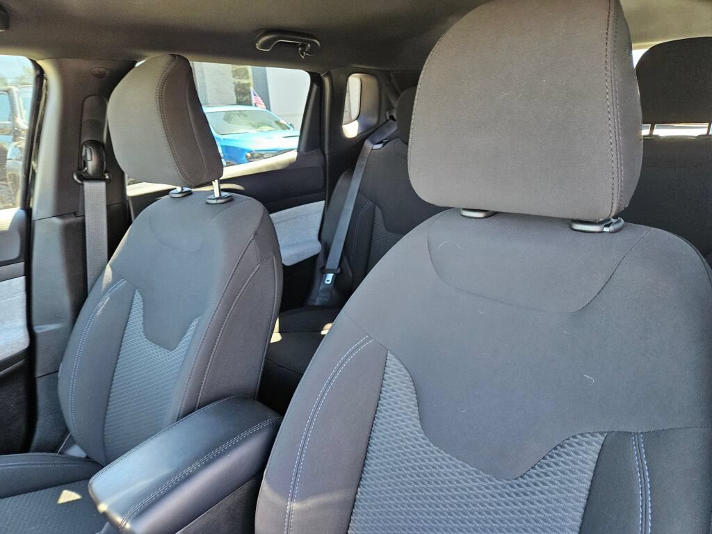 Used 2025 Jeep Compass Sport AWD/4WD image 16