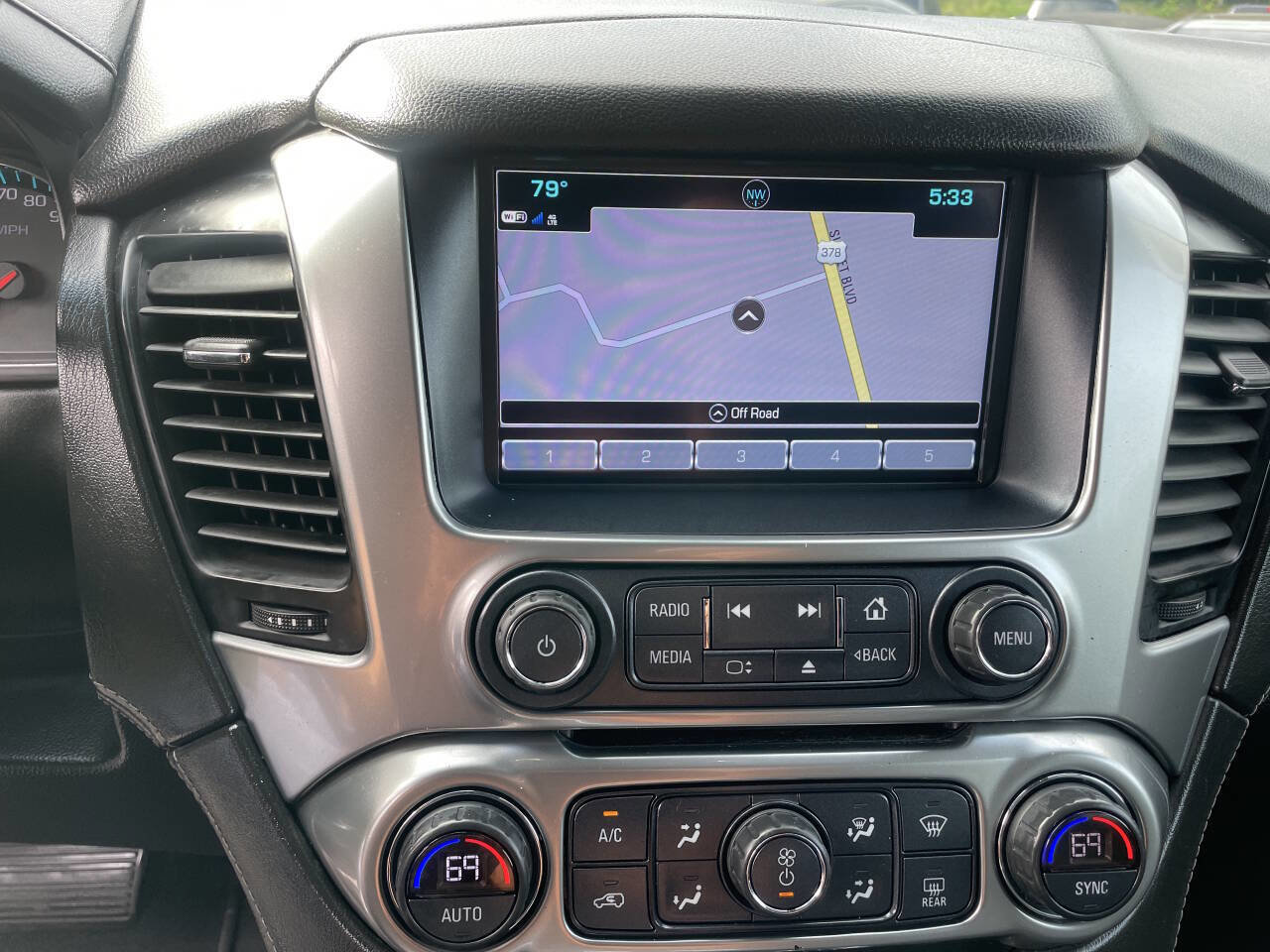 Used 2019 Chevrolet Suburban LT image 21