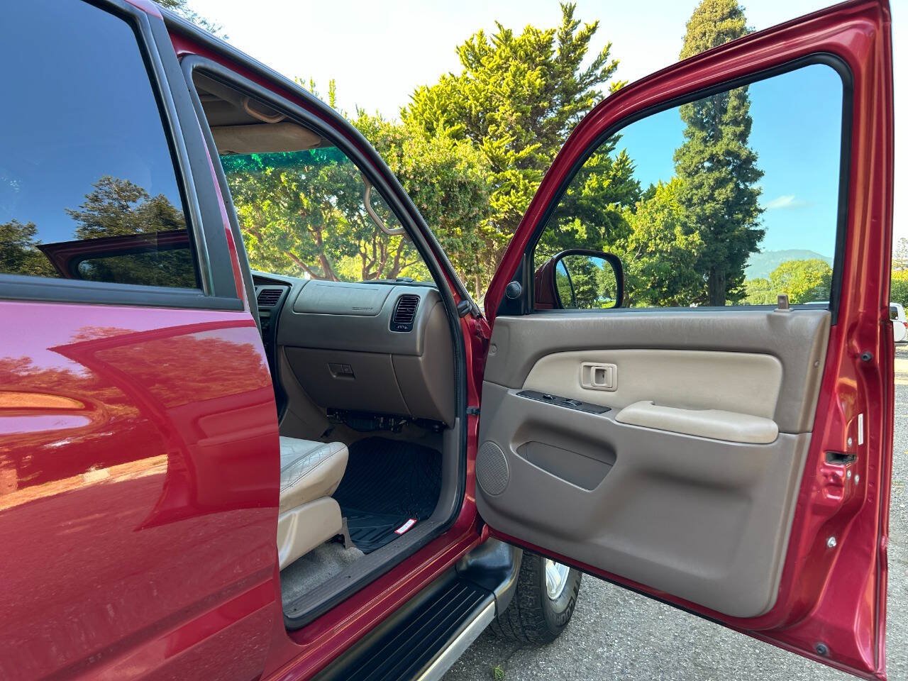 Used 2000 Toyota 4Runner SR5 w/ Upgrade Value Pkg 2 AWD/4WD image 30