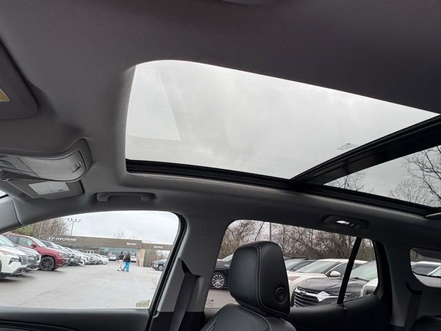 Used 2023 GMC Terrain SLT w/ Elevation Edition image 14