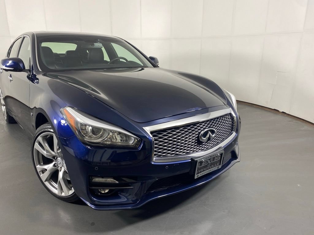 Used 2017 INFINITI Q70 3.7 w/ Technology Package AWD/4WD image 2