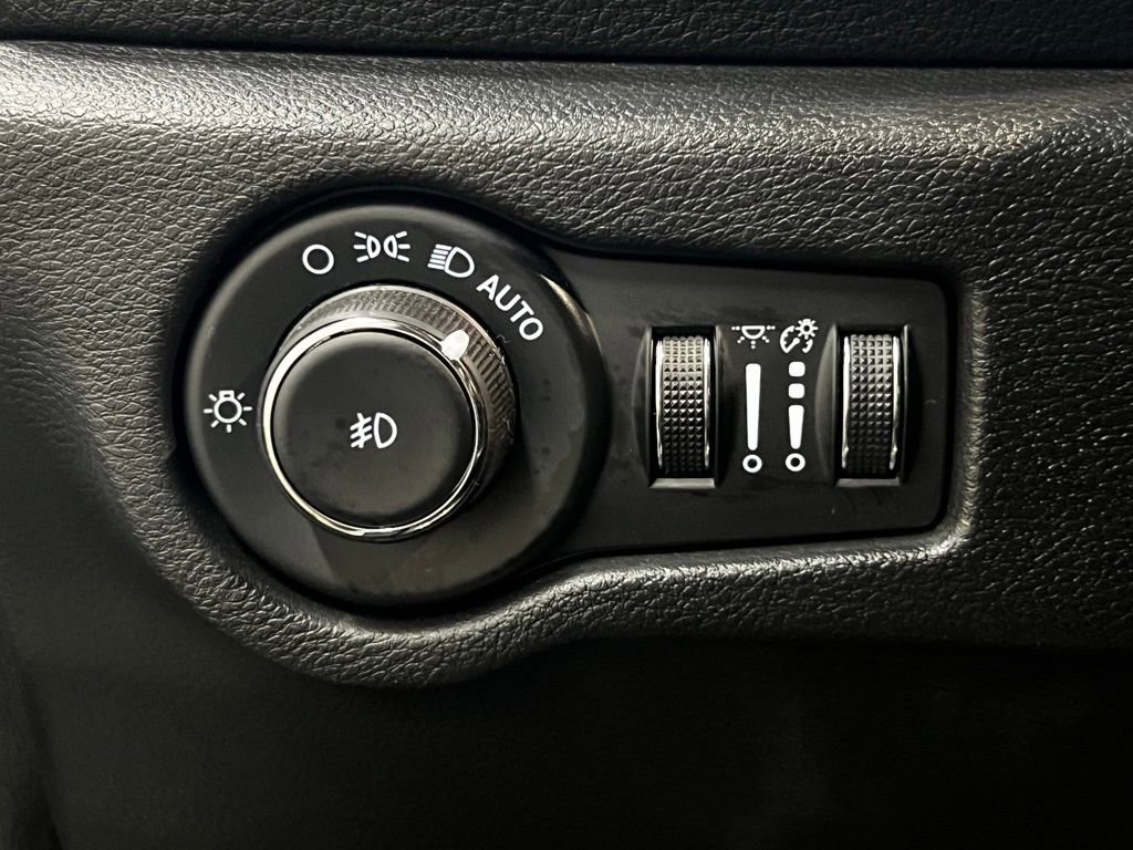 Used 2023 Chrysler Pacifica Touring-L w/ S Appearance Package image 12