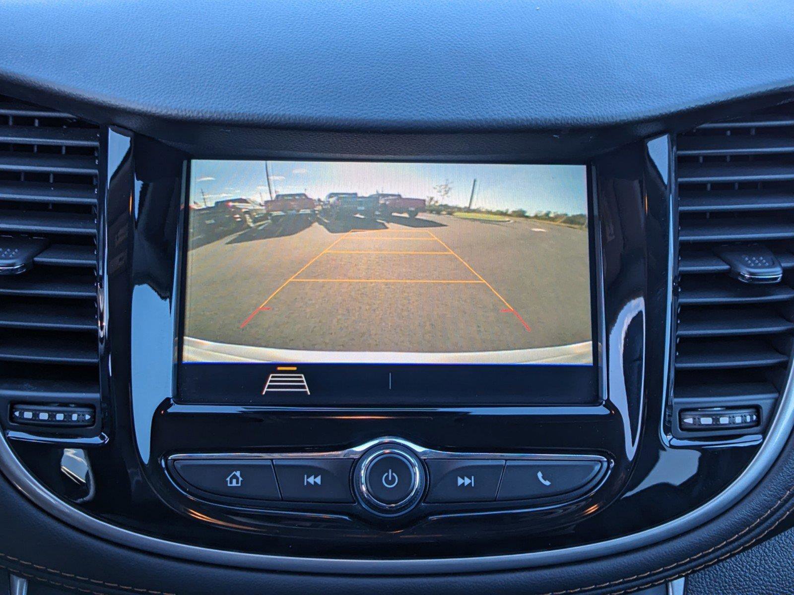 Used 2022 Chevrolet Trax LT w/ LT Convenience Package image 27