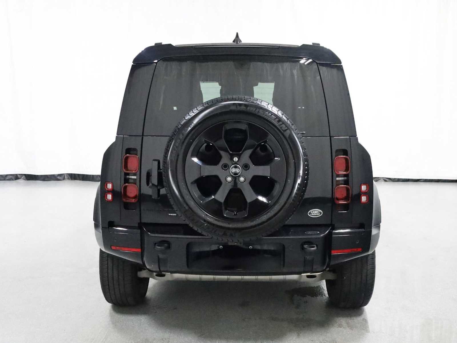 Used 2023 Land Rover Defender 90 X-Dynamic SE AWD/4WD image 7