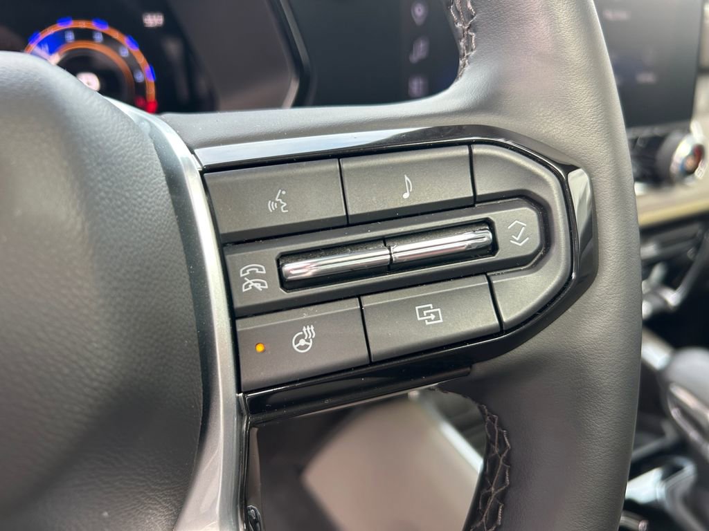 Used 2025 Chevrolet Colorado ZR2 w/ Technology Package image 18