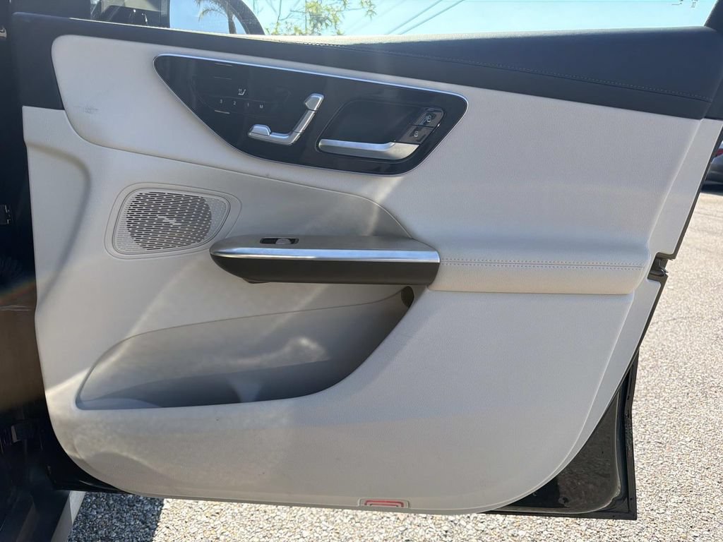 Used 2024 Mercedes-Benz GLC 300 4MATIC image 14
