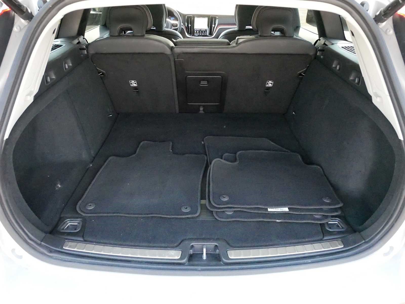 Used 2025 Volvo V60 B5 Cross Country Plus AWD/4WD image 18