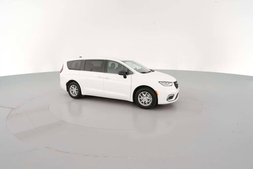 New 2026 Chrysler Pacifica Select image 15