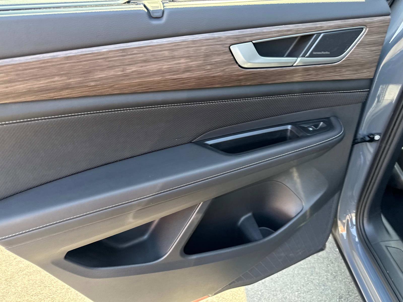 Certified 2025 Volkswagen Atlas SEL Premium R-Line image 12