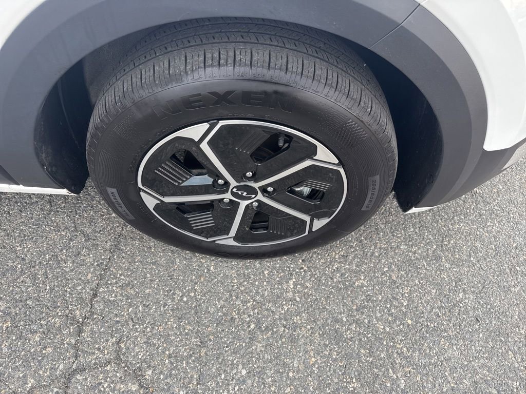 Used 2023 Kia Niro EX image 10