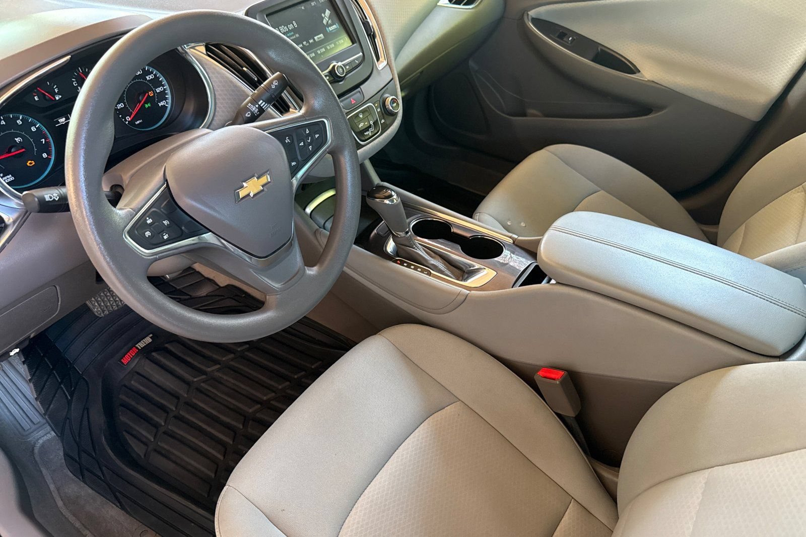 Used 2017 Chevrolet Malibu LT FWD image 10