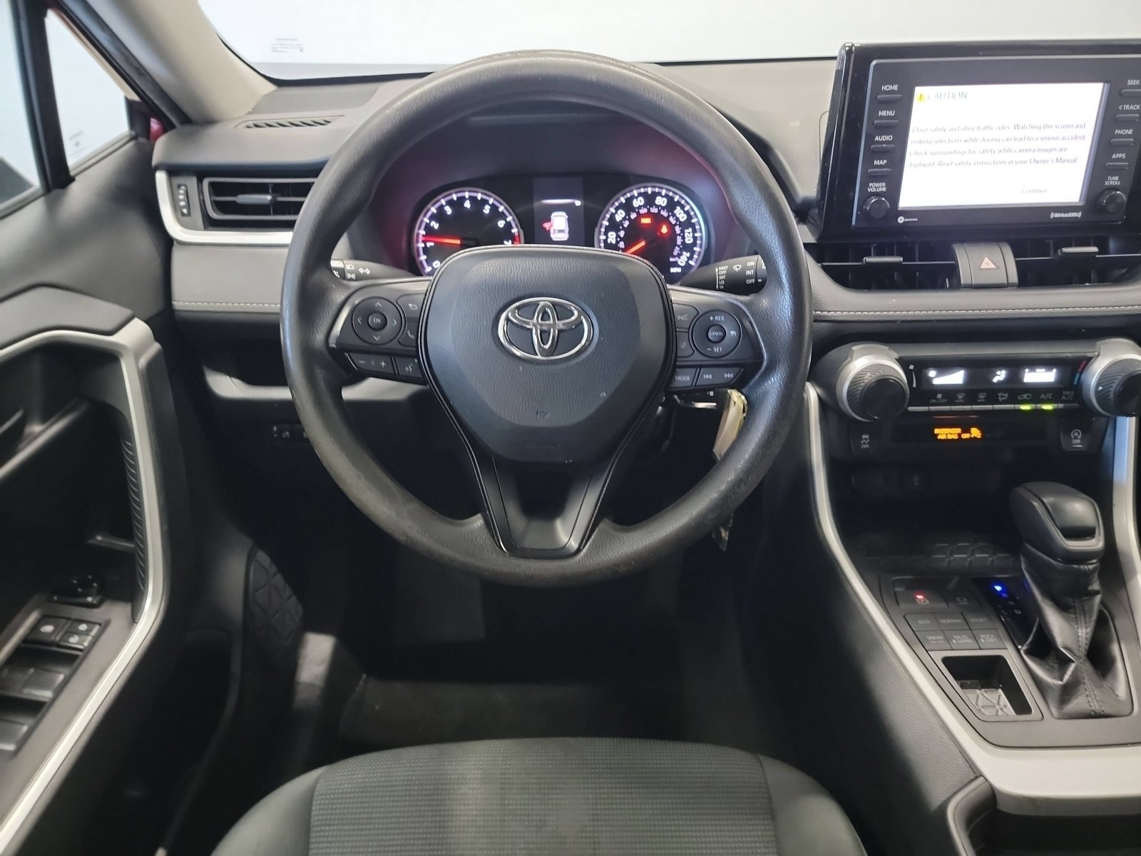 Used 2021 Toyota RAV4 LE AWD/4WD image 16
