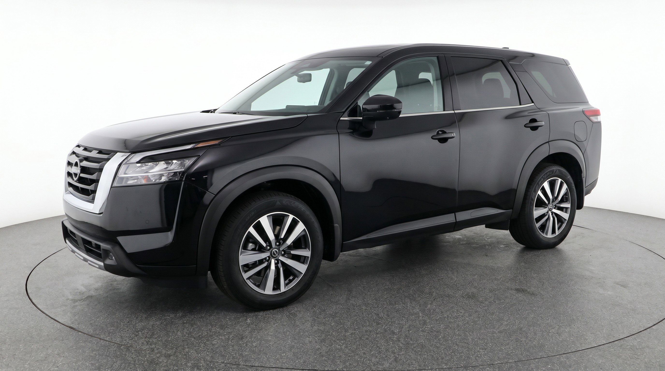Used 2025 Nissan Pathfinder SV FWD image 3