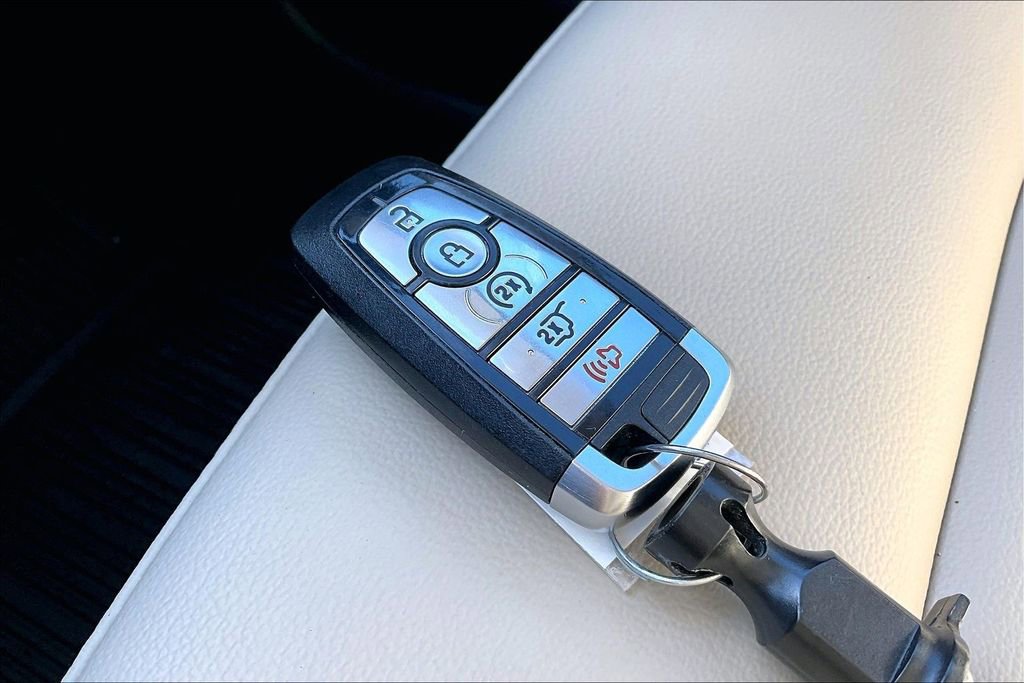 Certified 2024 Ford Edge SEL w/ Convenience Package AWD/4WD image 11