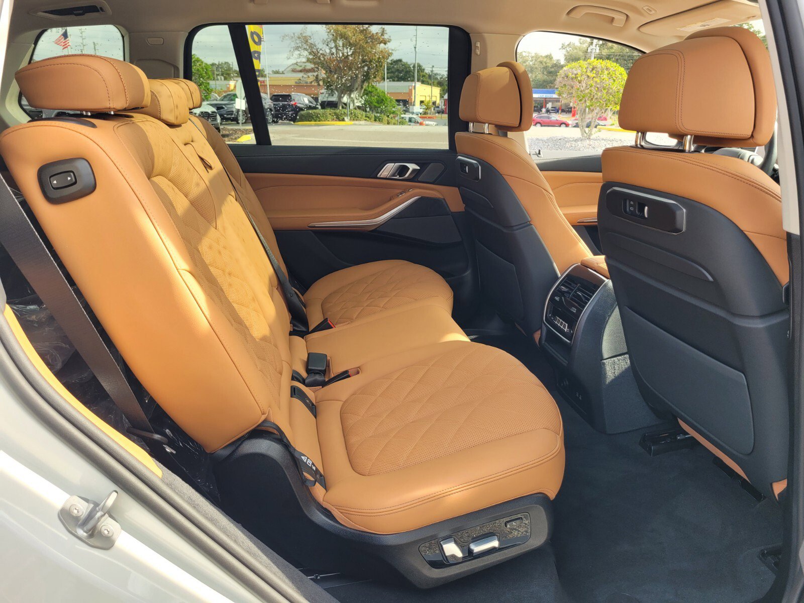 New 2026 BMW X7 xDrive40i w/ Premium Package image 16