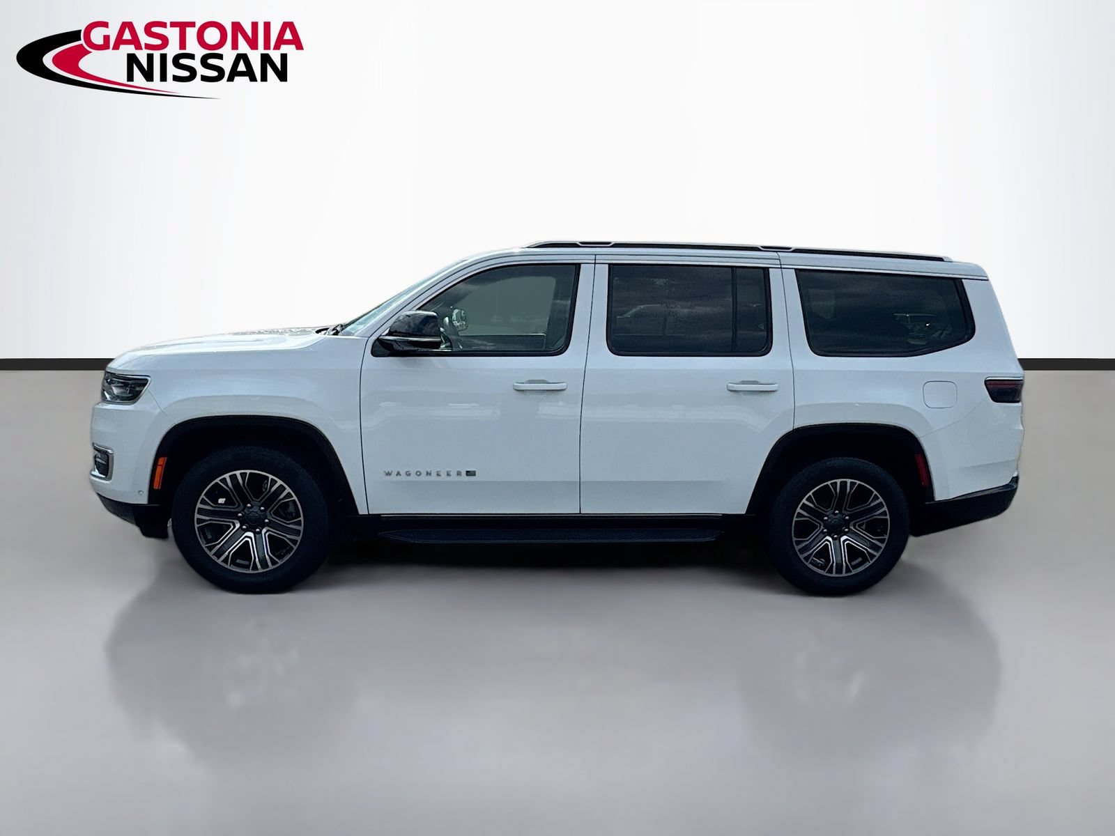 Used 2024 Jeep Wagoneer Series II w/ Flexible Seating Group RWD image 5