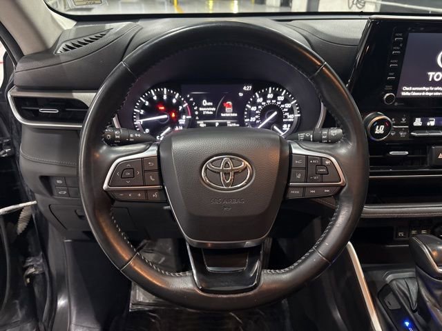 Used 2021 Toyota Highlander XLE image 16