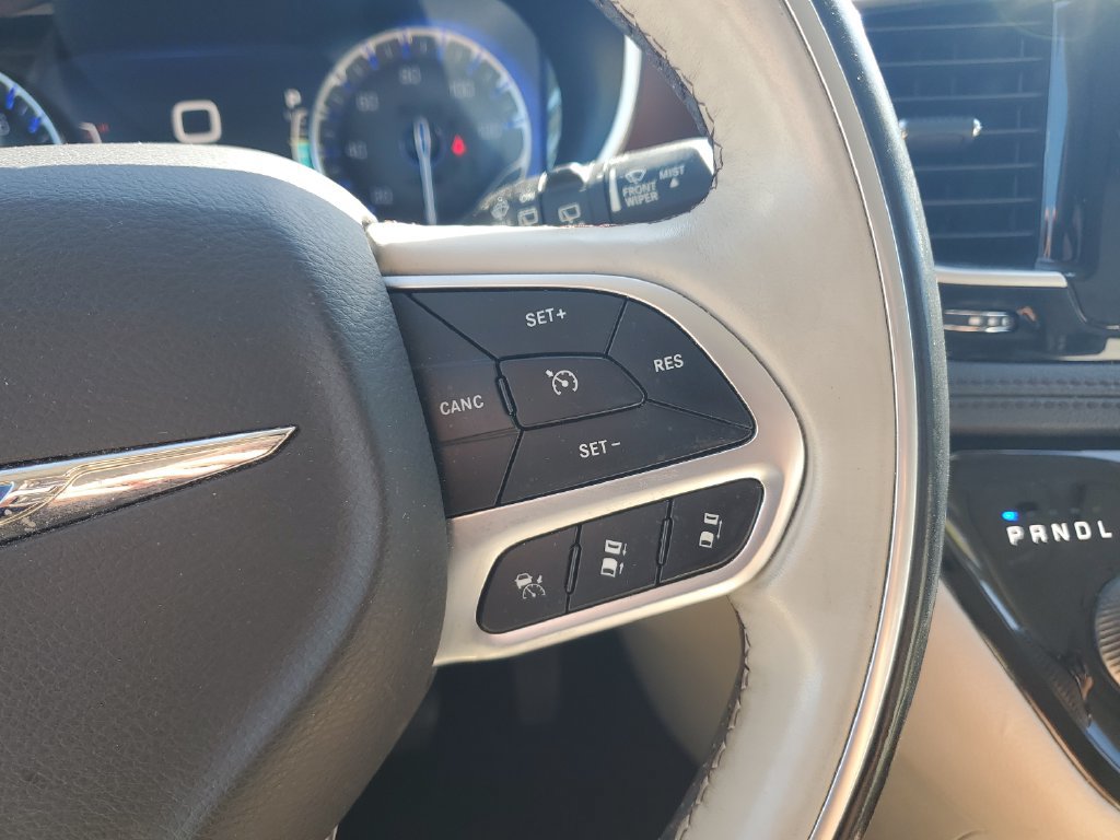 Used 2018 Chrysler Pacifica Limited w/ Advanced Safetytec Group FWD image 22