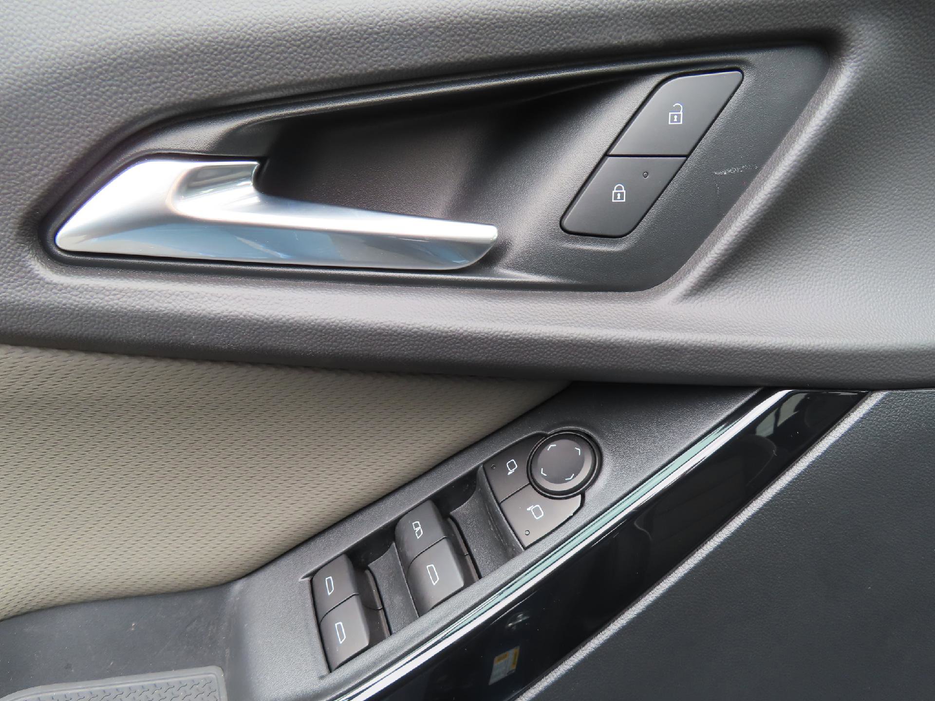 New 2025 Chevrolet Equinox LT w/ Convenience Package II image 11