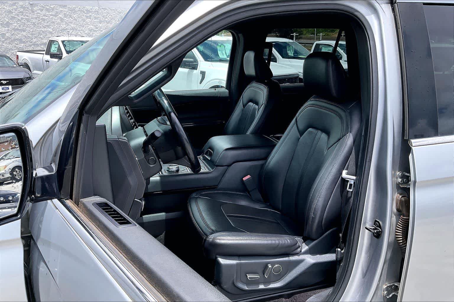 Used 2021 Ford Expedition Limited AWD/4WD image 11