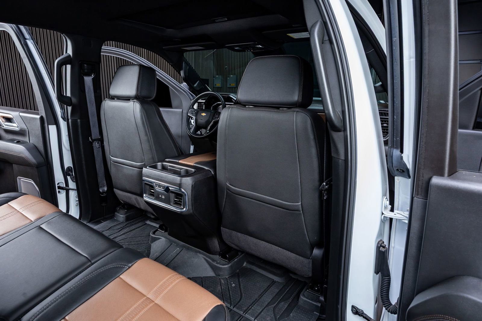 Used 2024 Chevrolet Silverado 3500 High Country w/ High Country Premium Package image 32