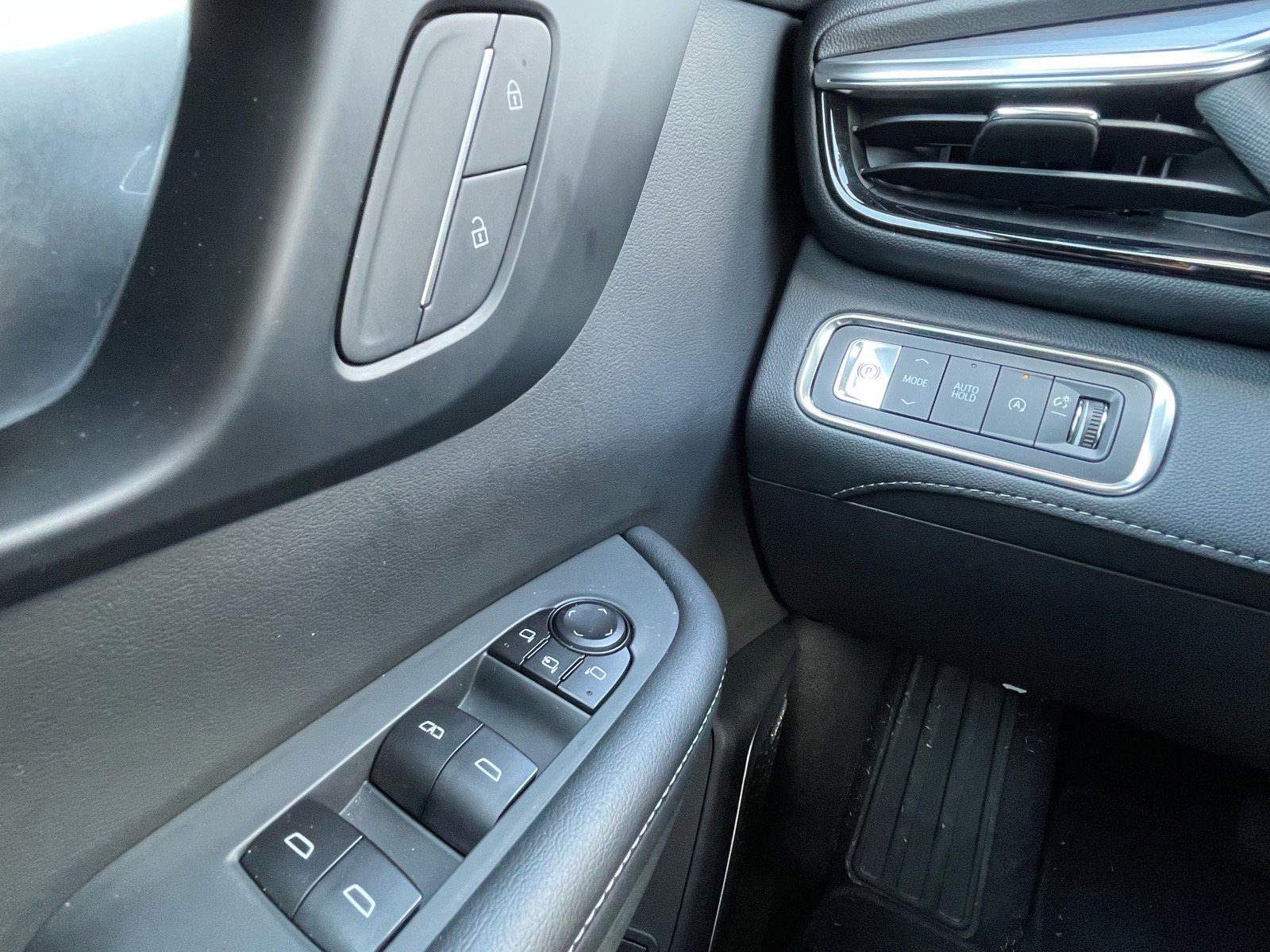 Used 2025 Buick Enclave Preferred image 15
