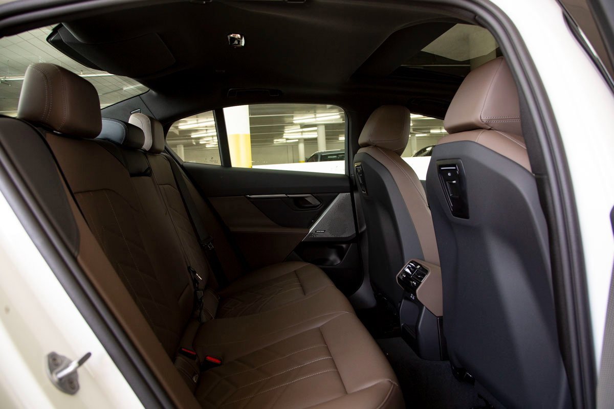 Used 2025 BMW 530i xDrive 530i xDrive w/ Premium Package image 30