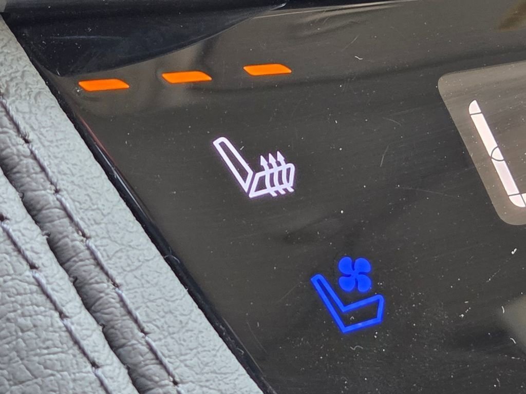 Used 2022 Cadillac XT6 Premium Luxury image 12