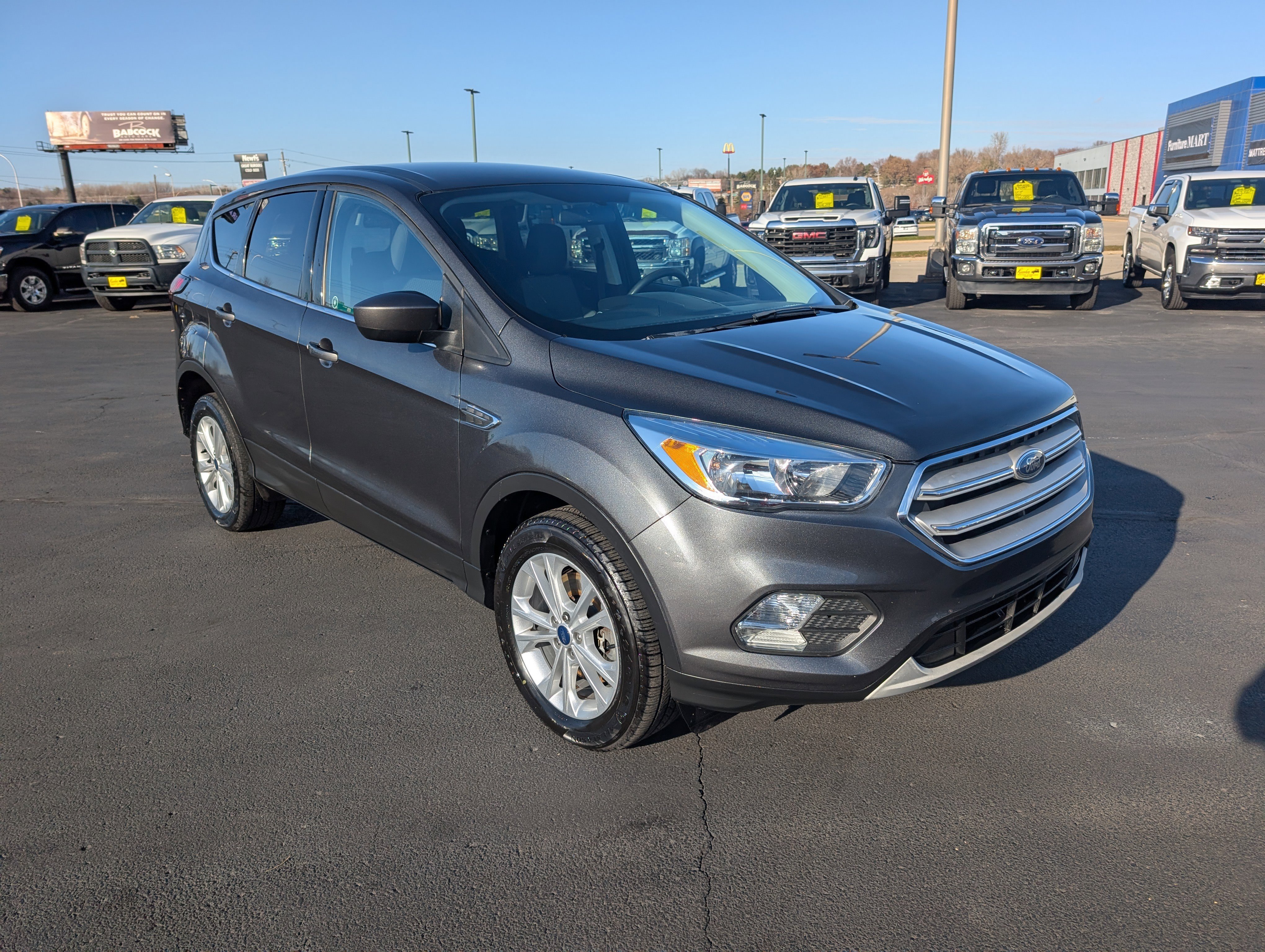 Used 2019 Ford Escape SE image 2
