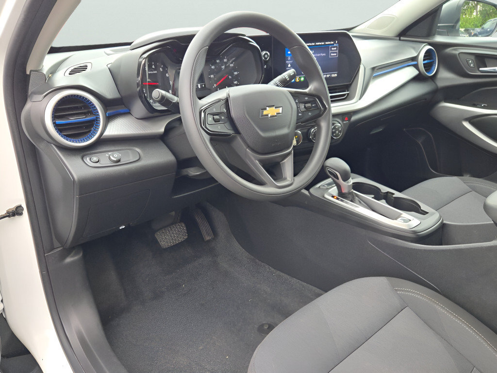 Certified 2024 Chevrolet Trax LS FWD image 26