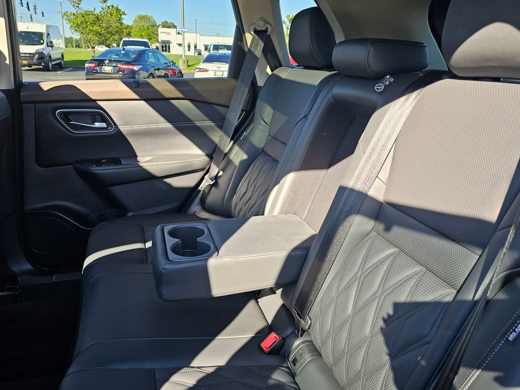 Used 2023 Nissan Rogue Platinum w/ Platinum Premium Package image 30