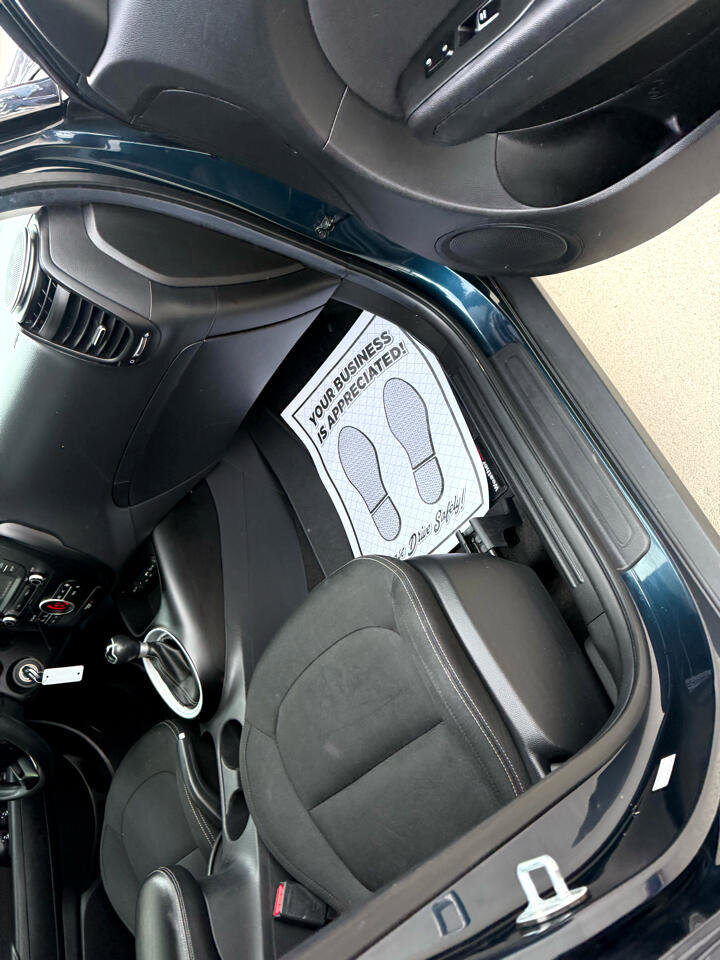 Used 2017 Kia Soul + image 14