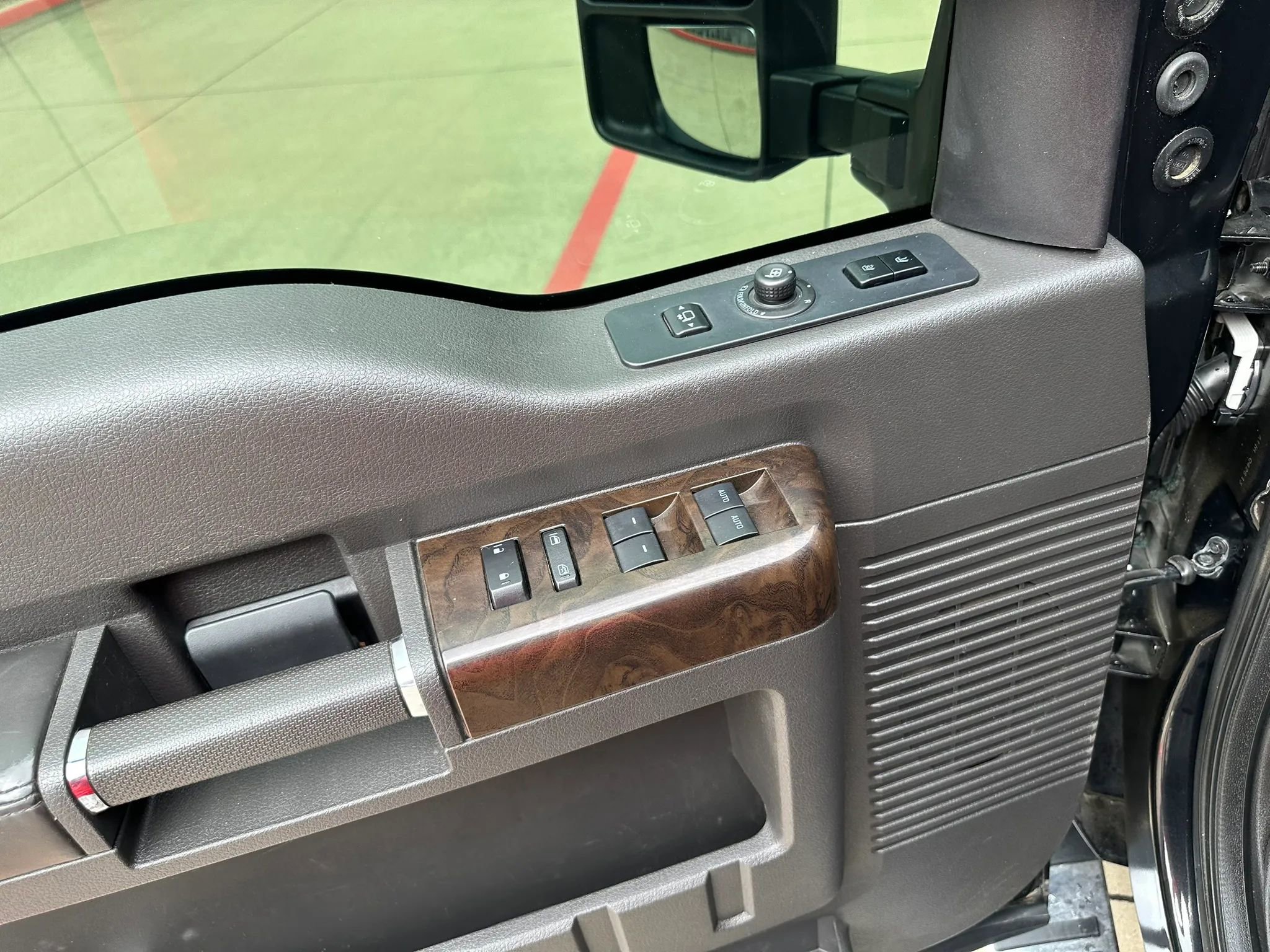 Used 2013 Ford F250 Platinum w/ FX4 Off Road Pkg AWD/4WD image 38