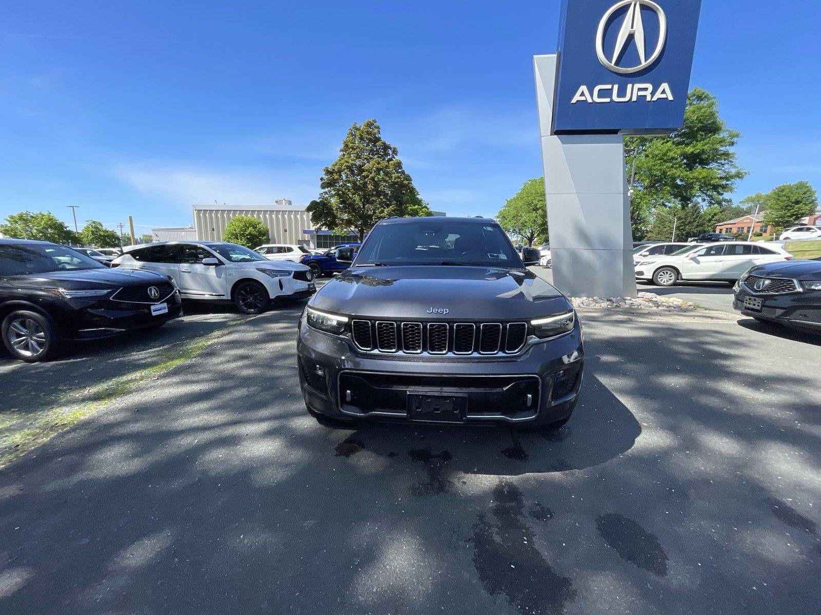 Used 2022 Jeep Grand Cherokee Overland AWD/4WD image 28