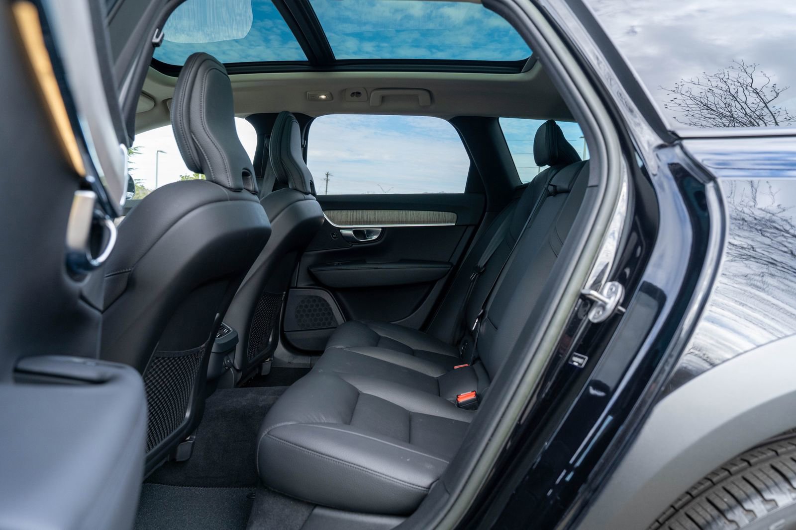 Used 2023 Volvo V90 B6 Cross Country Plus image 29