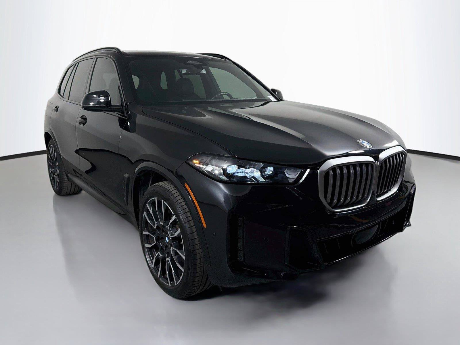 Used 2024 BMW X5 sDrive40i w/ M Sport Package RWD image 3