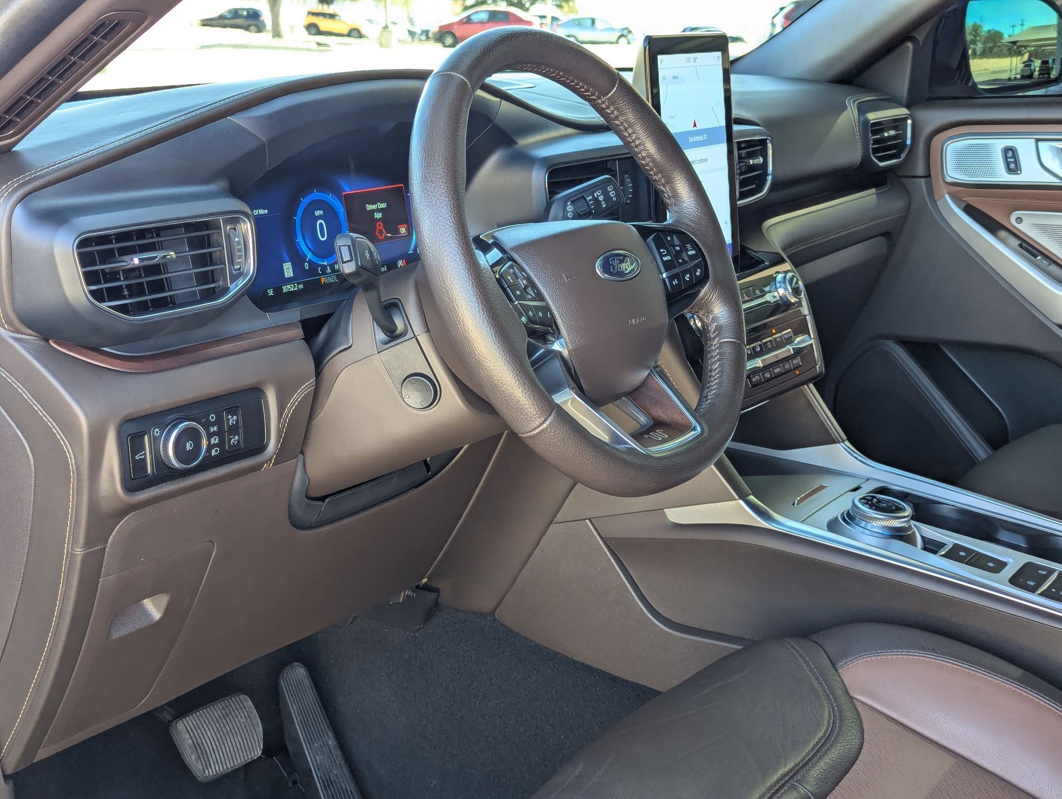 Used 2023 Ford Explorer King Ranch w/ Technology Package image 13