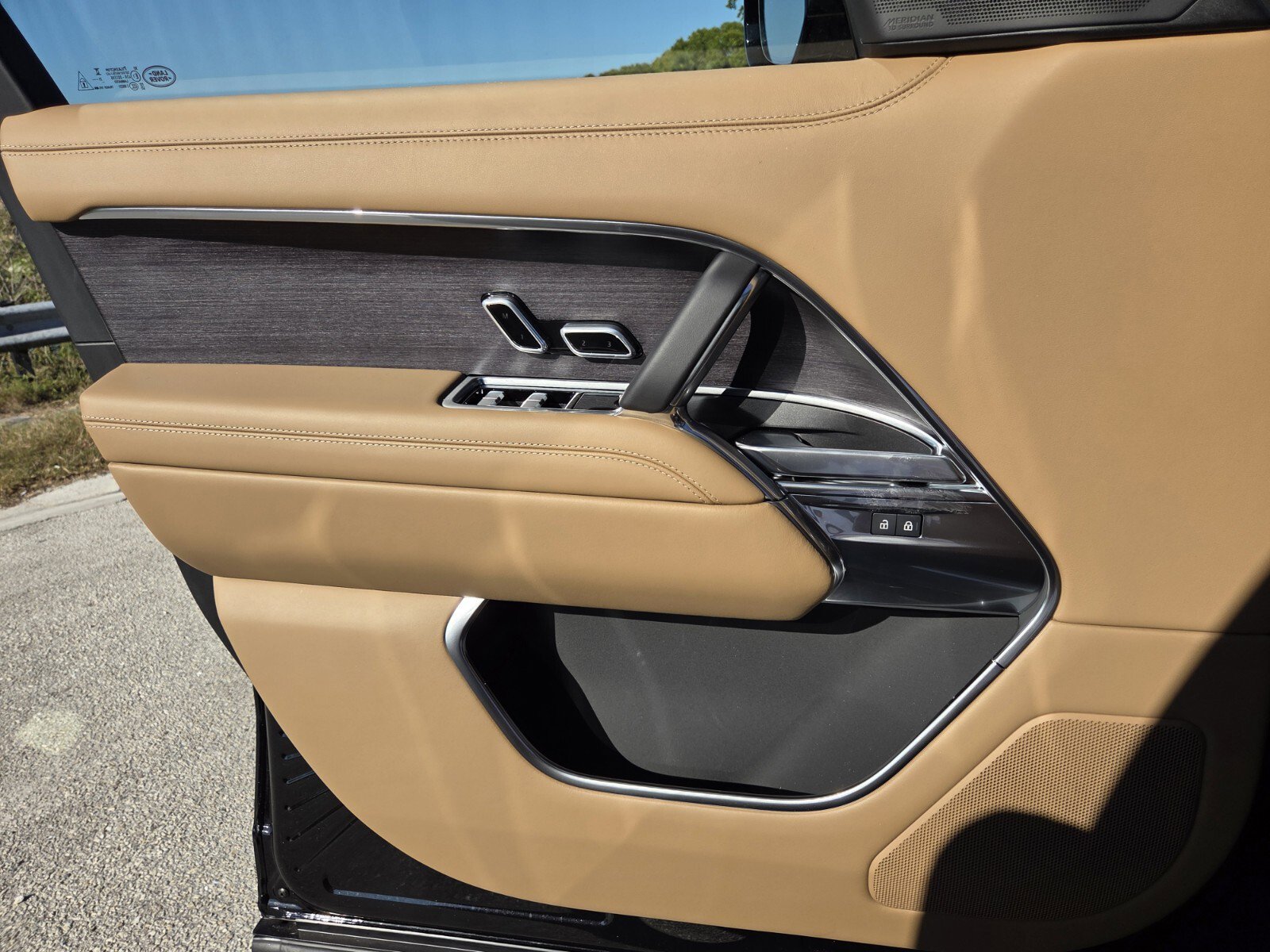 New 2025 Land Rover Range Rover SE image 16