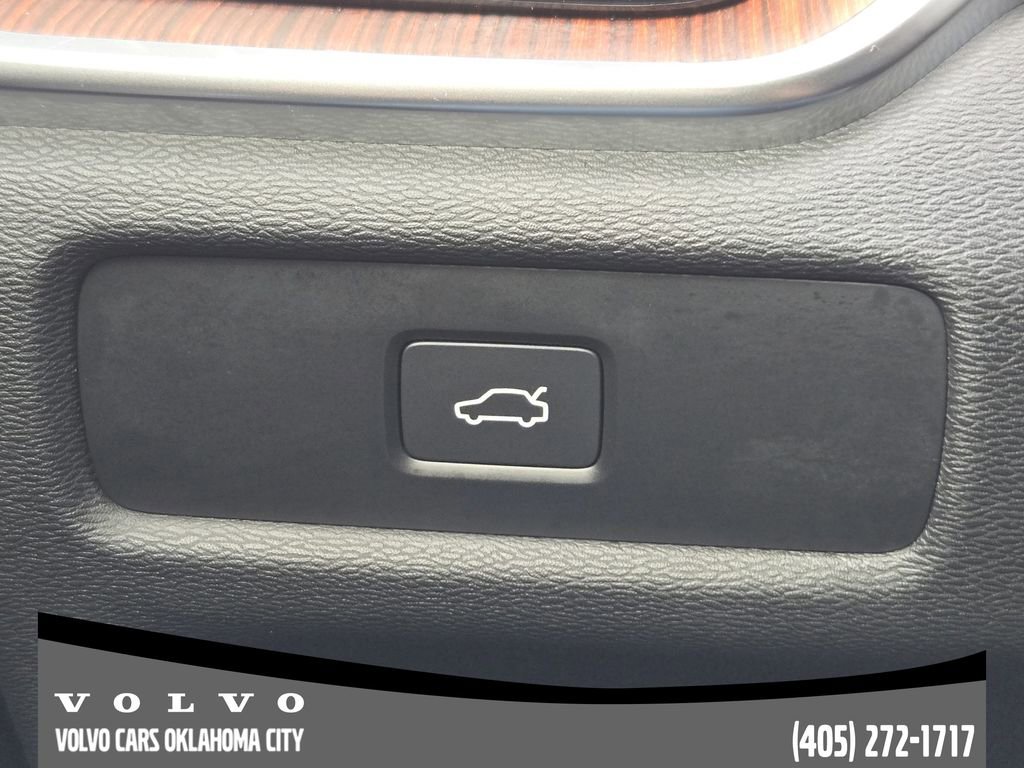 Certified 2025 Volvo V60 B5 Cross Country Plus image 21