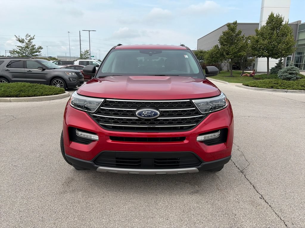 Used 2024 Ford Explorer XLT w/ Equipment Group 202A AWD/4WD image 2