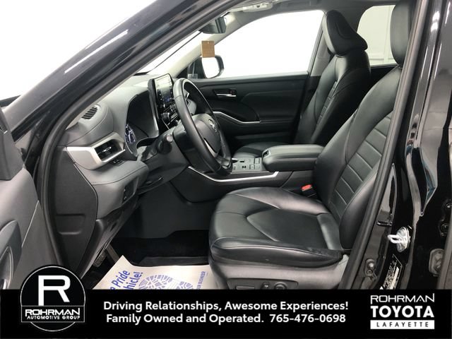Used 2022 Toyota Highlander XLE AWD/4WD image 11