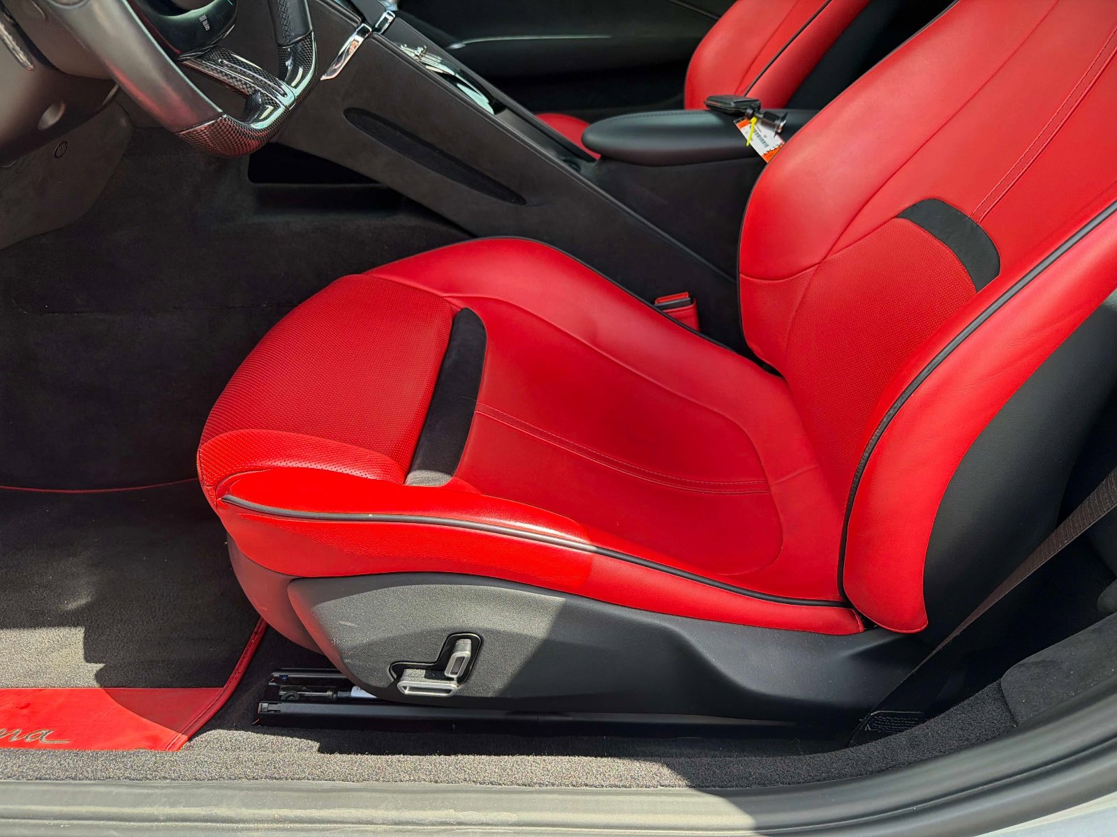 Used 2022 Ferrari Roma image 30