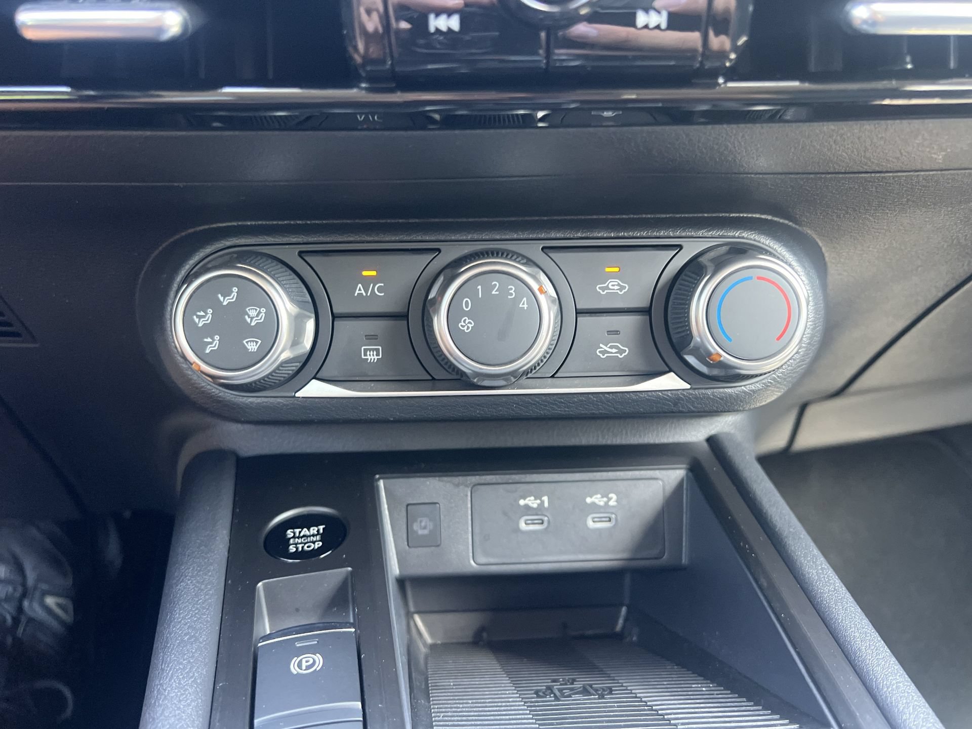 Used 2025 Nissan Kicks SV FWD image 6