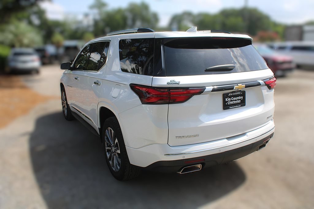 Used 2023 Chevrolet Traverse Premier FWD image 12